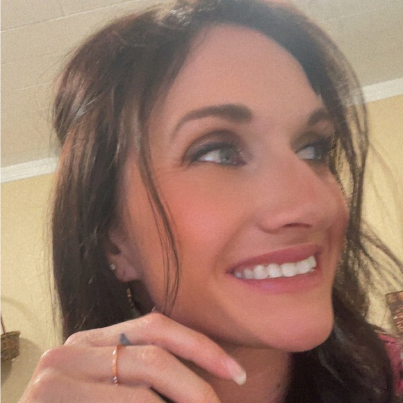 Meet your Posher, Rachel - Picture 1 of 1